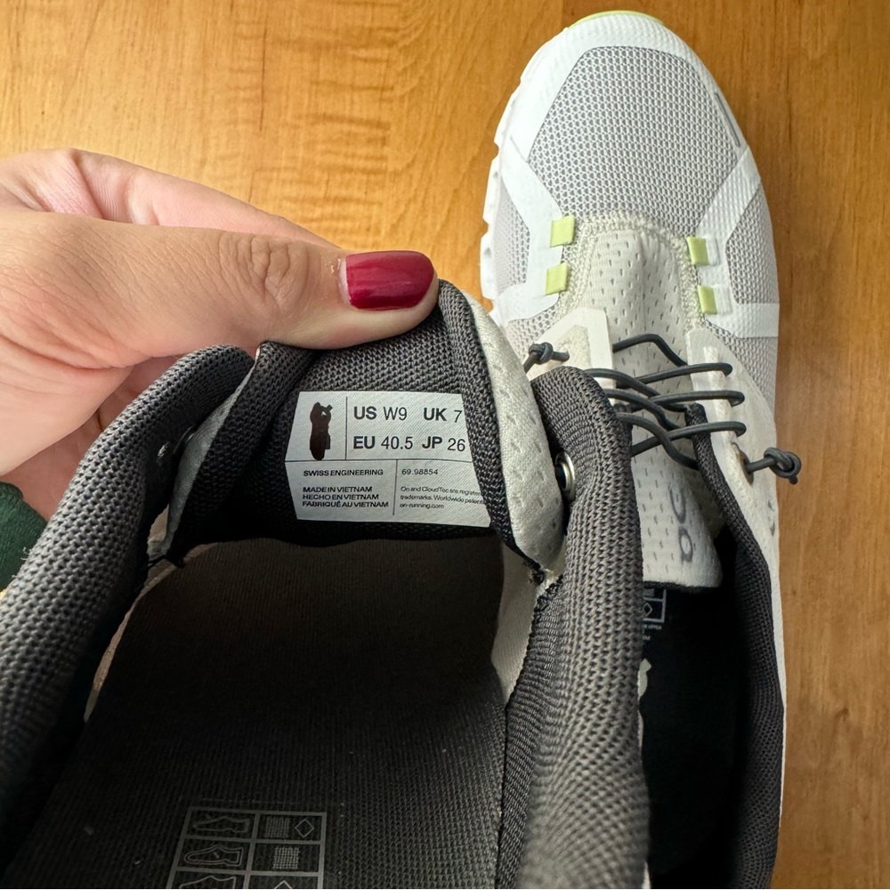 ON Cloud 5 Push Running Shoes in White/Oasis - Picture 7 of 8